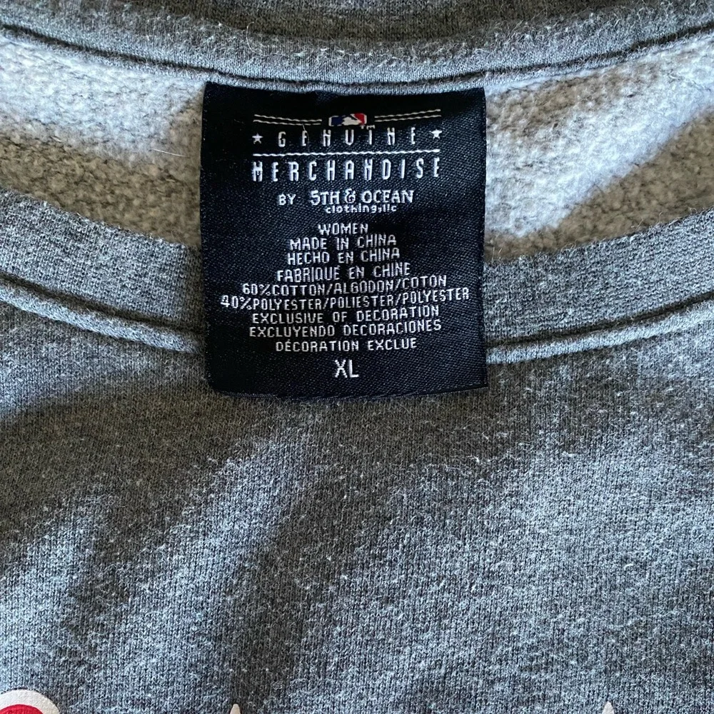 Philadelphia Phillies Logo Crewneck - Picture 3 of 4